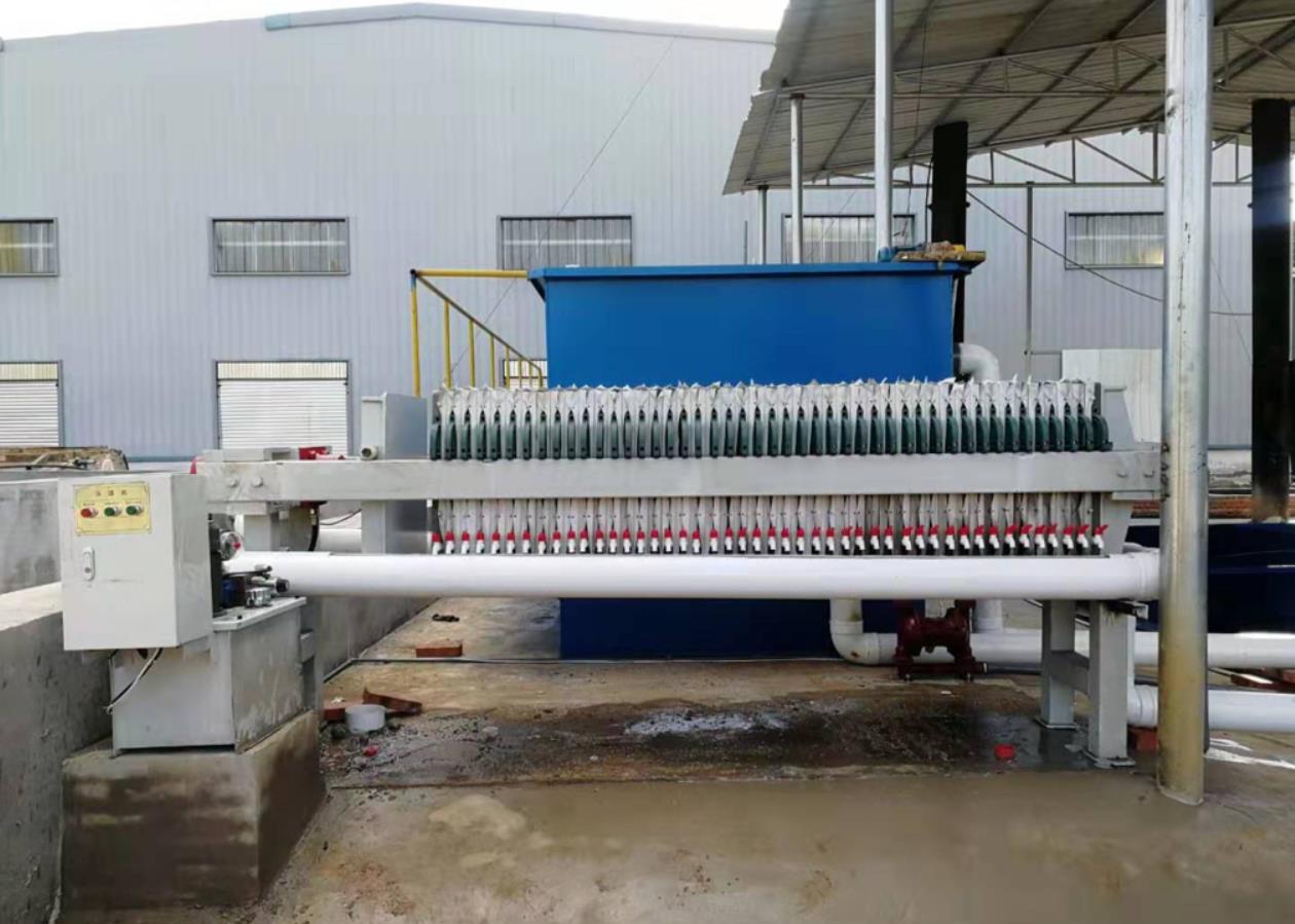 废水塑料洗濯废水处置惩罚现场照片